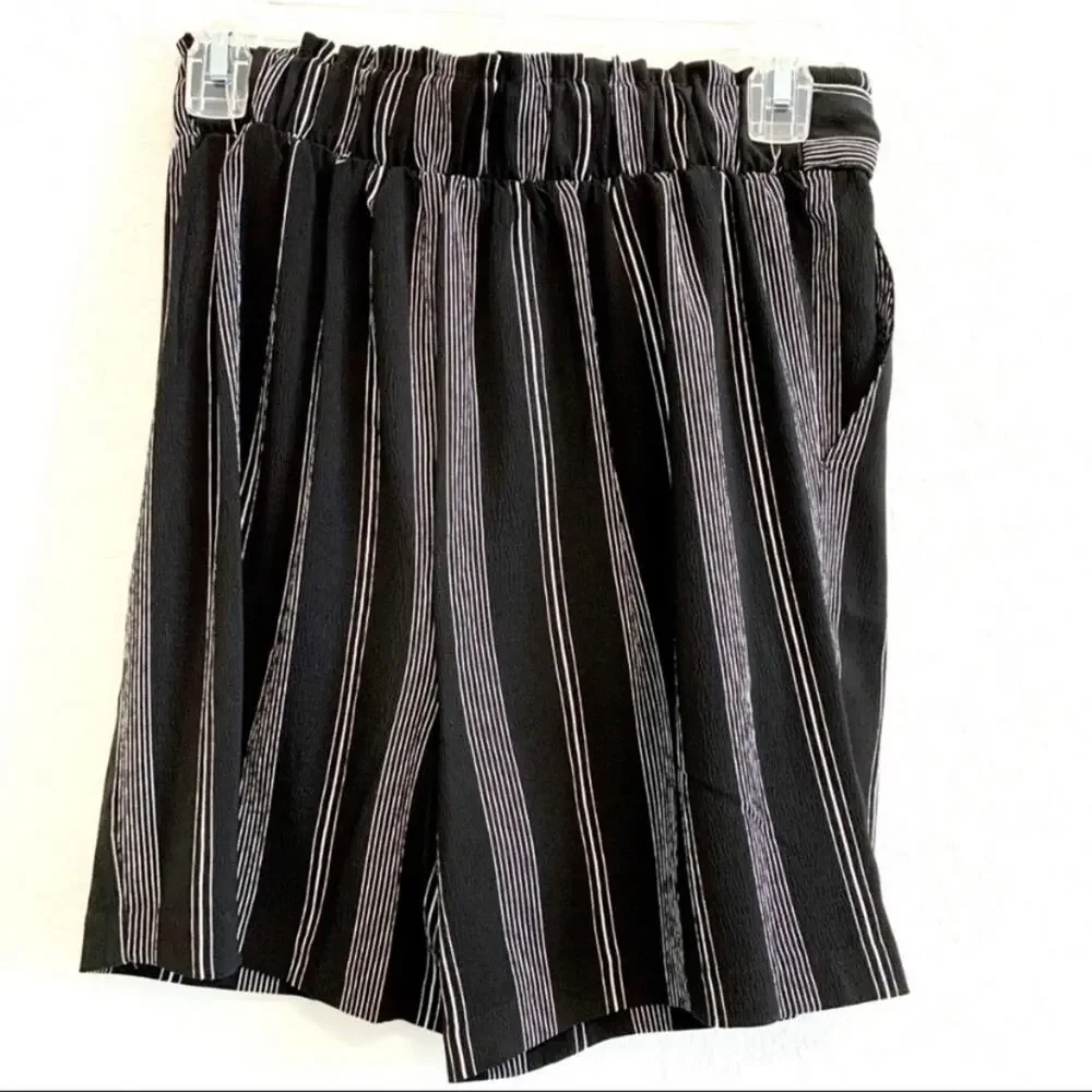 New Look Black Striped Tie Front High Rise Shorts